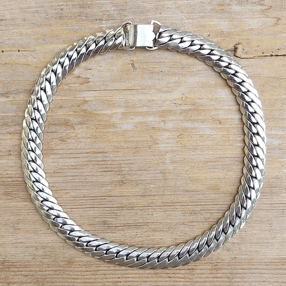 Vintage Jewelry - Substantial Wide Snake Chain Choker Necklace 15"